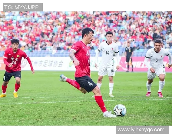 广东梅县足球明星的崛起与发展：从地方小将到全国瞩目球员的奋斗历程